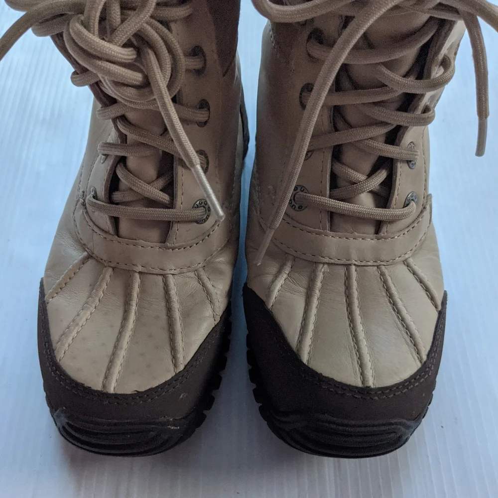 UGG Adirondack tan fur lined lace-up boots